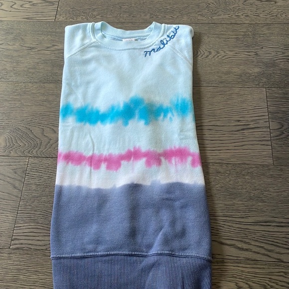 I stole my boyfriends sweatshirt “MALIBU” - Picture 2 of 3